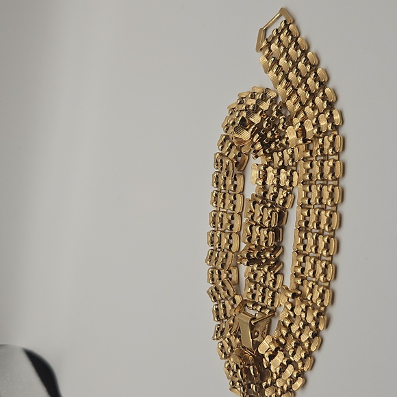 Luxurious Vintage Gold Plated Necklace - Picture 12 of 12